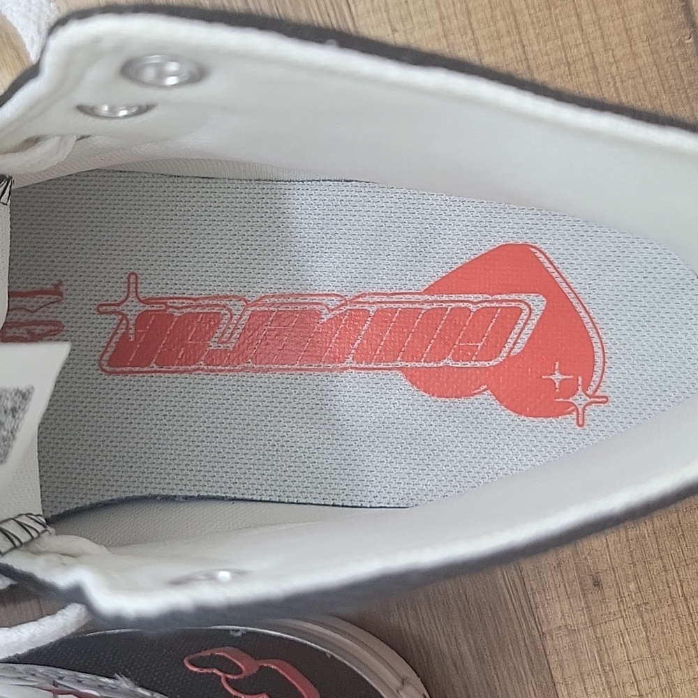 Converse high top Brand new platform in the box no lid. - Picture 14 of 16